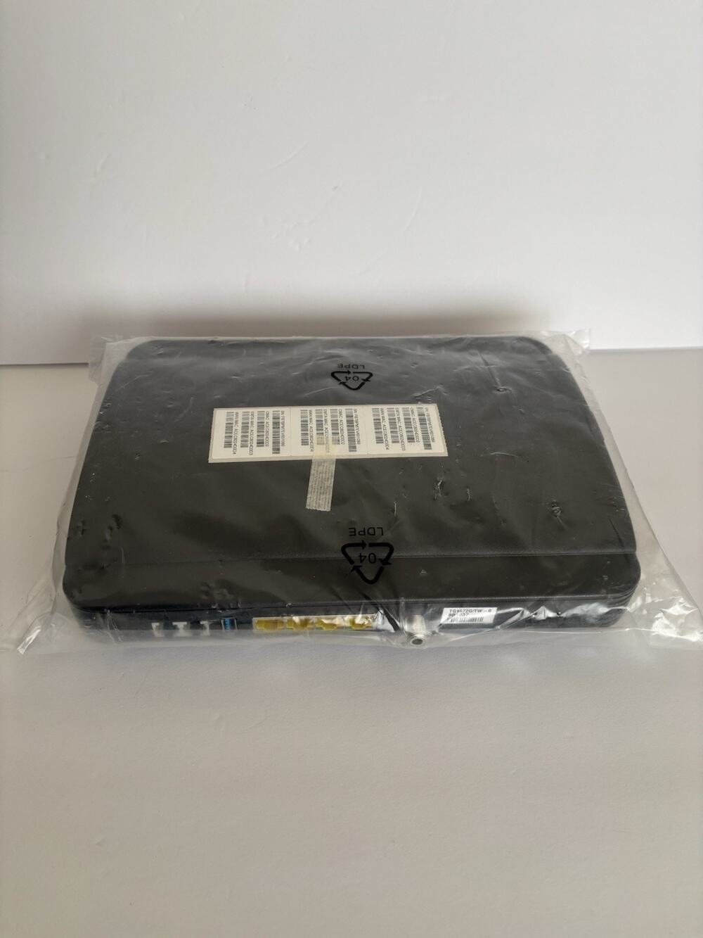 Arris TG1672G Gateway WIFI 2.5GHz - 5.0GHz 4 Port Modem NEW